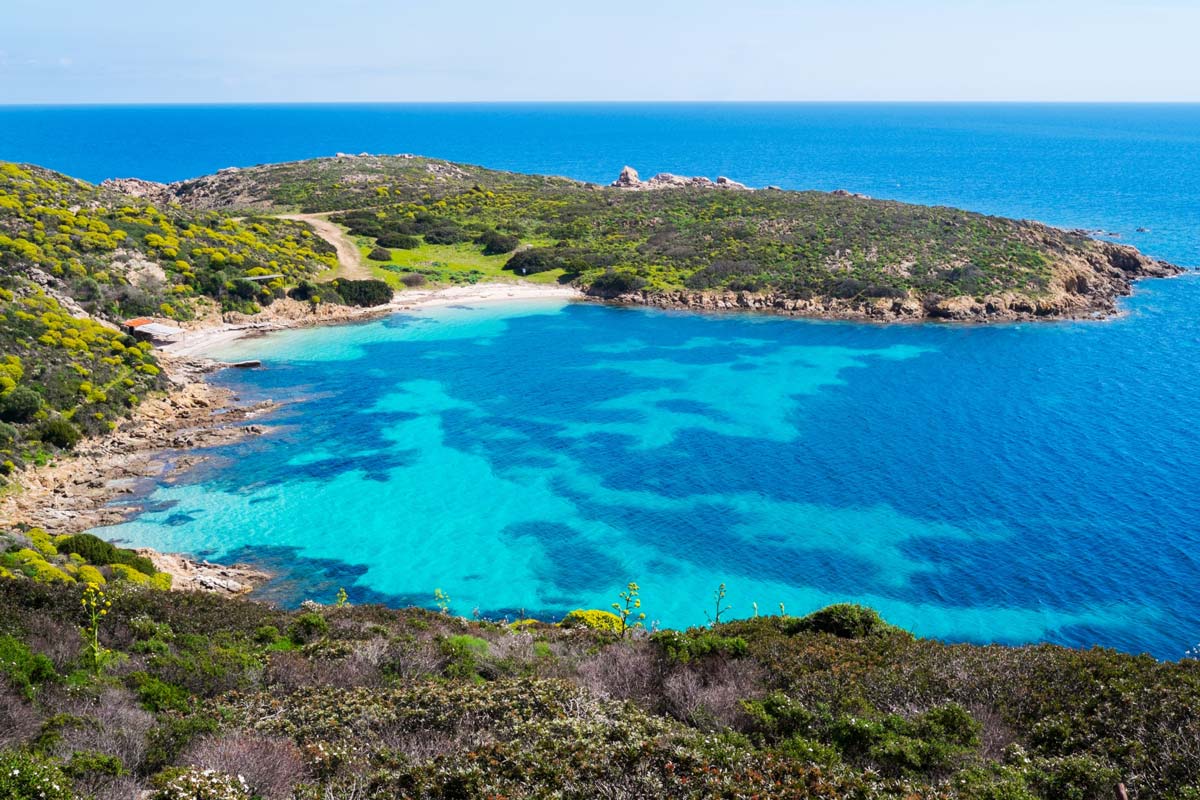 Costa de la isla de Asinara