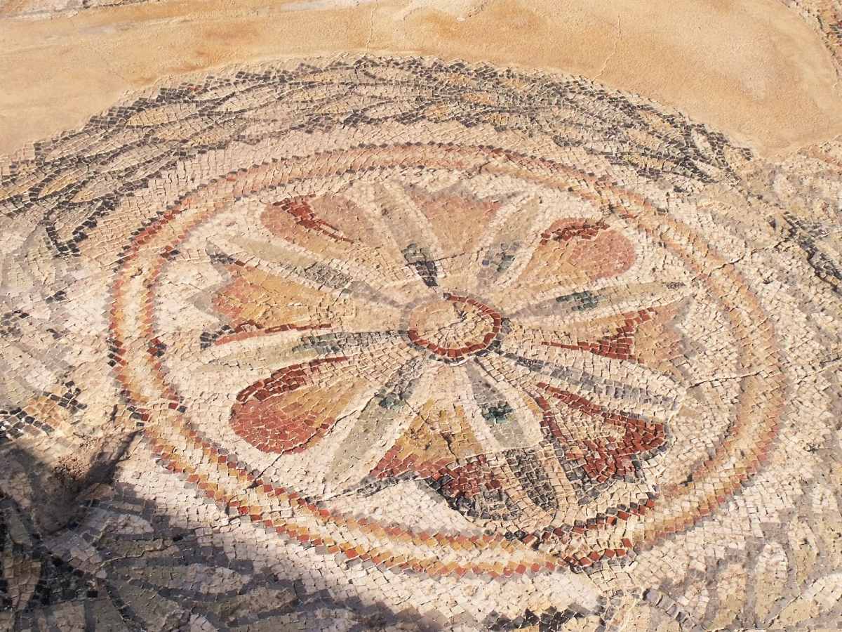 Mosaico en el yacimiento de San Cromazio